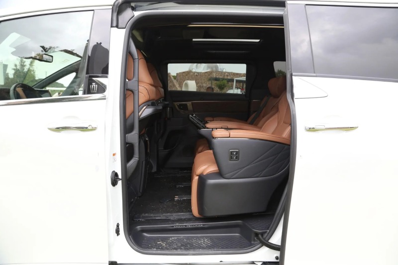 Toyota Vellfire 2023 Crown 2.5L Intelligent Electric Hybrid Dual Engine 4WD