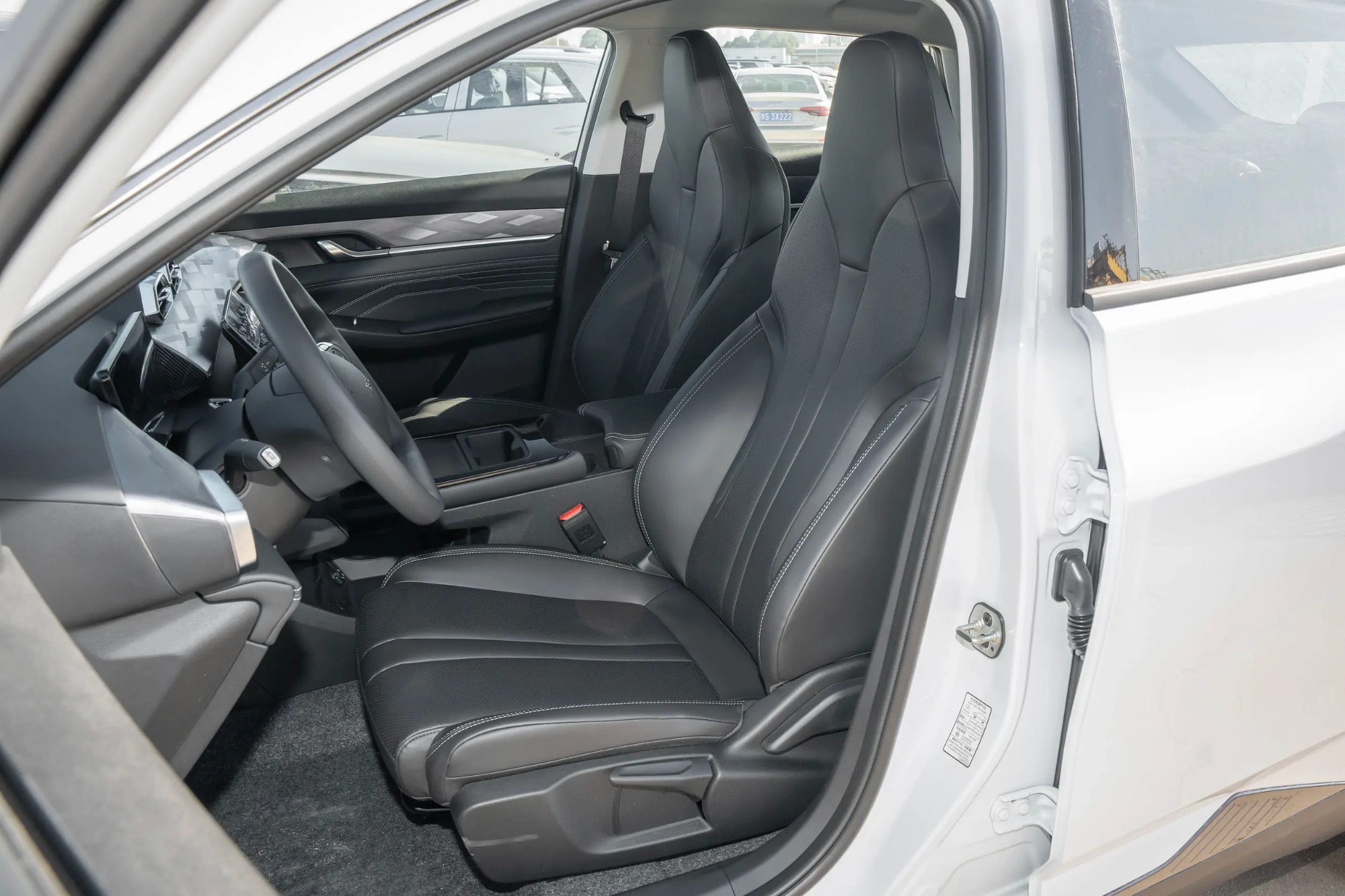 Dongfeng Aeolus SkY EV01 530km PRO Elite Edition