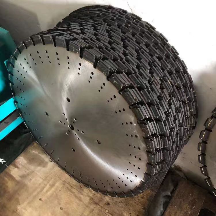 Large saw blade