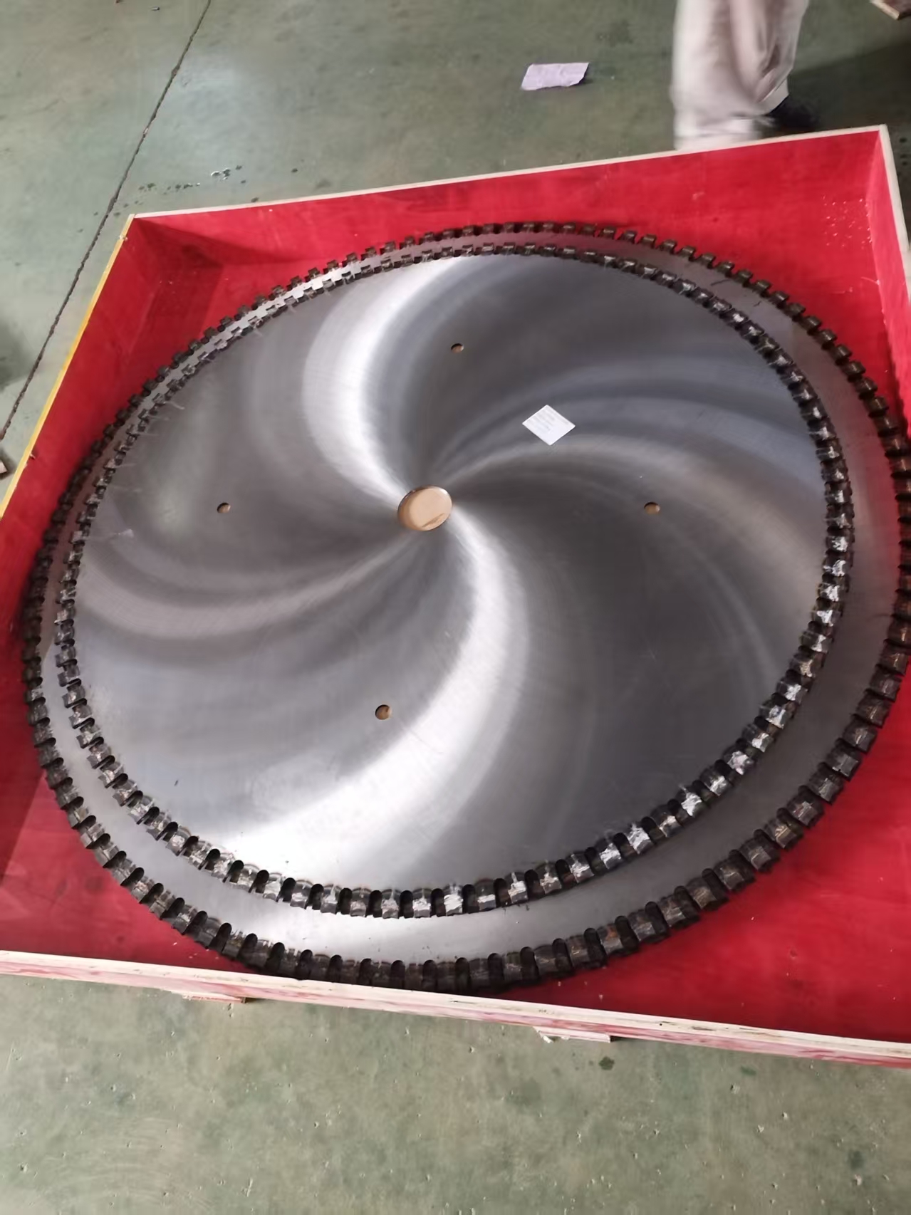 Large saw blade