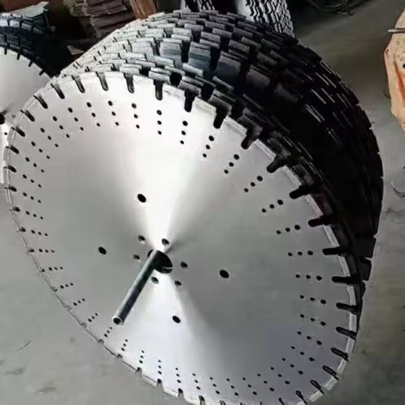 Large saw blade