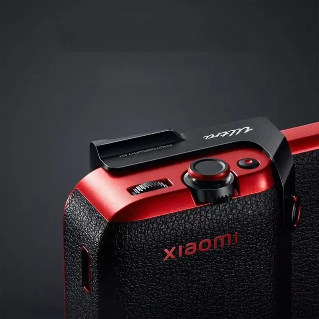 Xiaomi 15 Ultra Professional Photography Kit Wireless Camera Handle (Black/Red)