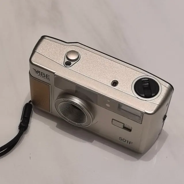 VIBE FilmGerman 501F Vintage 35mm Reusable Photo Film Camera Sandy Gold