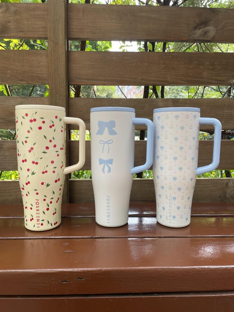 High-quality 40oz car cup with a ceramic liner and a leak-proof foldable straw