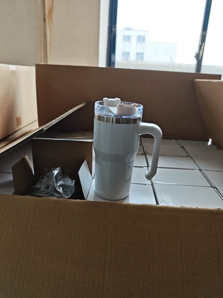 China Warehouse Clearance Price: Glass Can Glass Water Bottle Snowglobe Plastic Bottle Mixed Color 20-40oz Powder Coated Tumbler 16/20oz Sublimation Coffee Mug