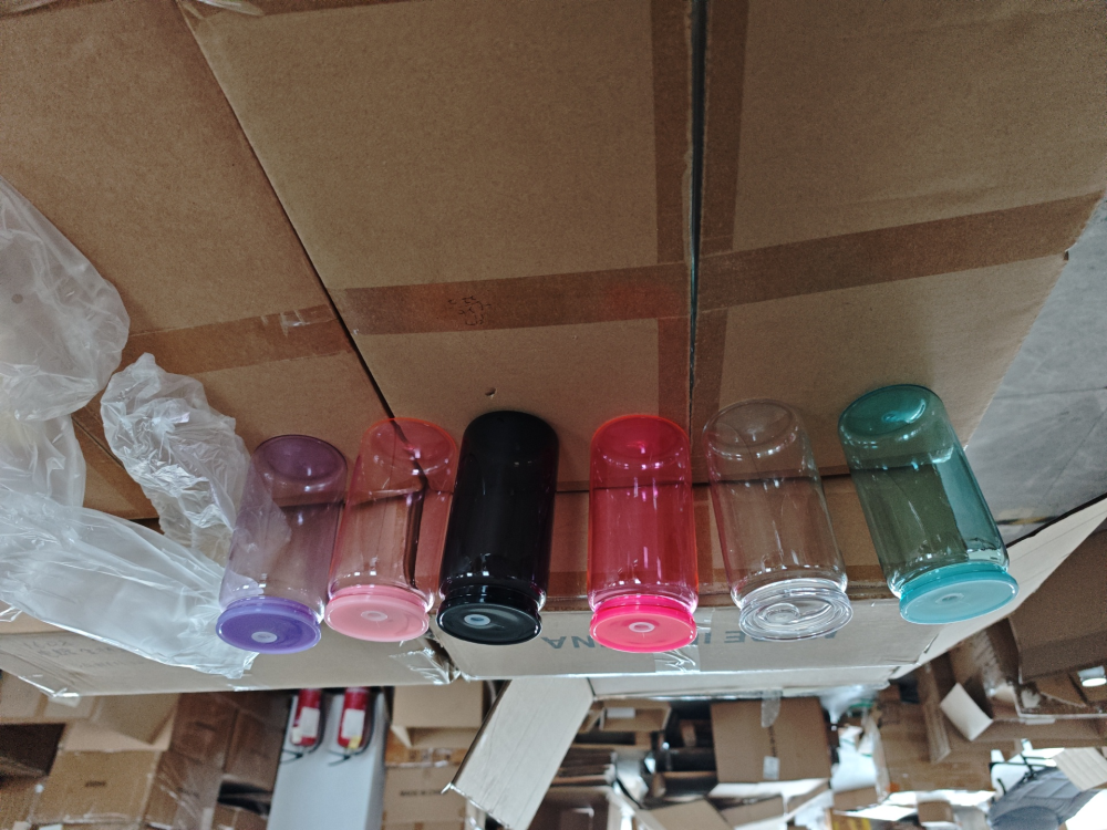 China Warehouse Clearance Price: Glass Can Glass Water Bottle Snowglobe Plastic Bottle Mixed Color 20-40oz Powder Coated Tumbler 16/20oz Sublimation Coffee Mug