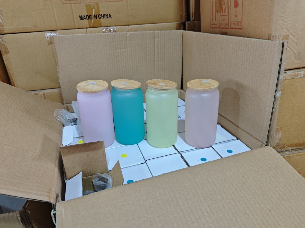 China Warehouse Clearance Price: Glass Can Glass Water Bottle Snowglobe Plastic Bottle Mixed Color 20-40oz Powder Coated Tumbler 16/20oz Sublimation Coffee Mug