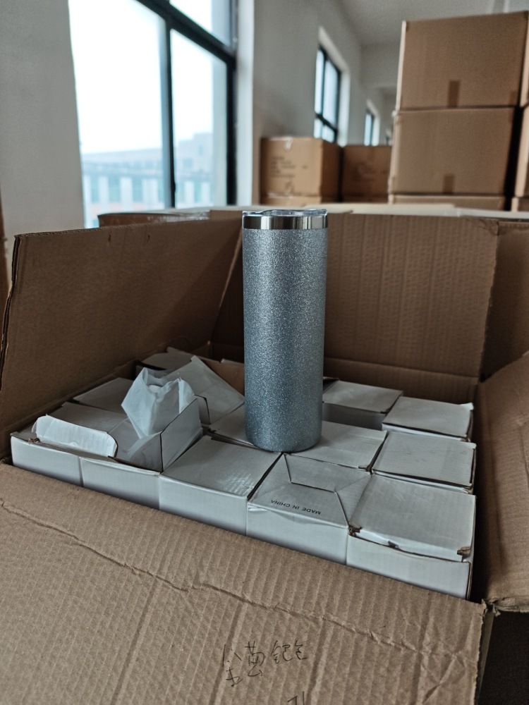 China Warehouse Clearance Price: Glass Can Glass Water Bottle Snowglobe Plastic Bottle Mixed Color 20-40oz Powder Coated Tumbler 16/20oz Sublimation Coffee Mug