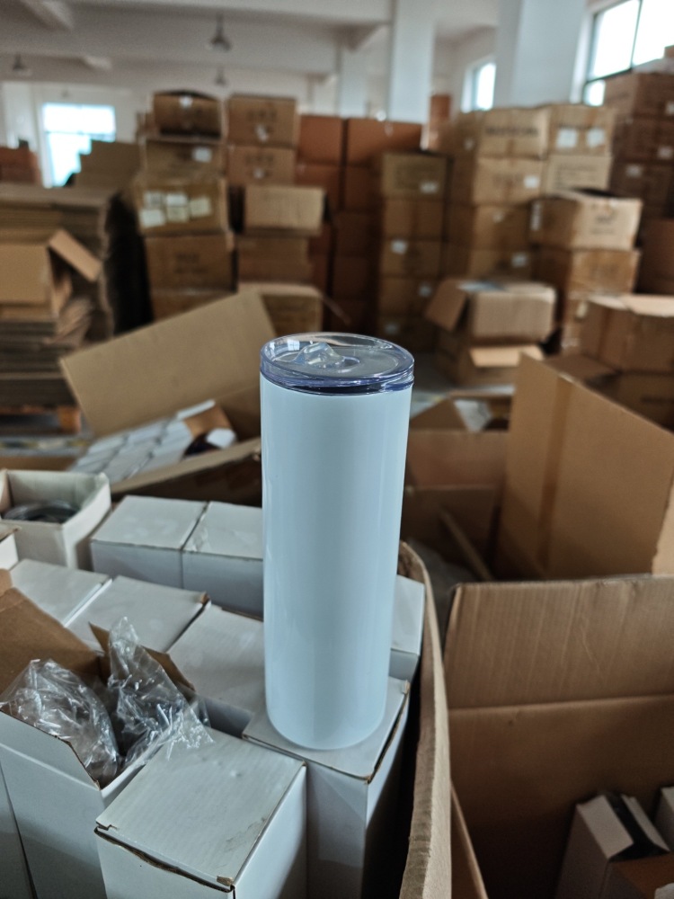 China Warehouse Clearance Price: Glass Can Glass Water Bottle Snowglobe Plastic Bottle Mixed Color 20-40oz Powder Coated Tumbler 16/20oz Sublimation Coffee Mug