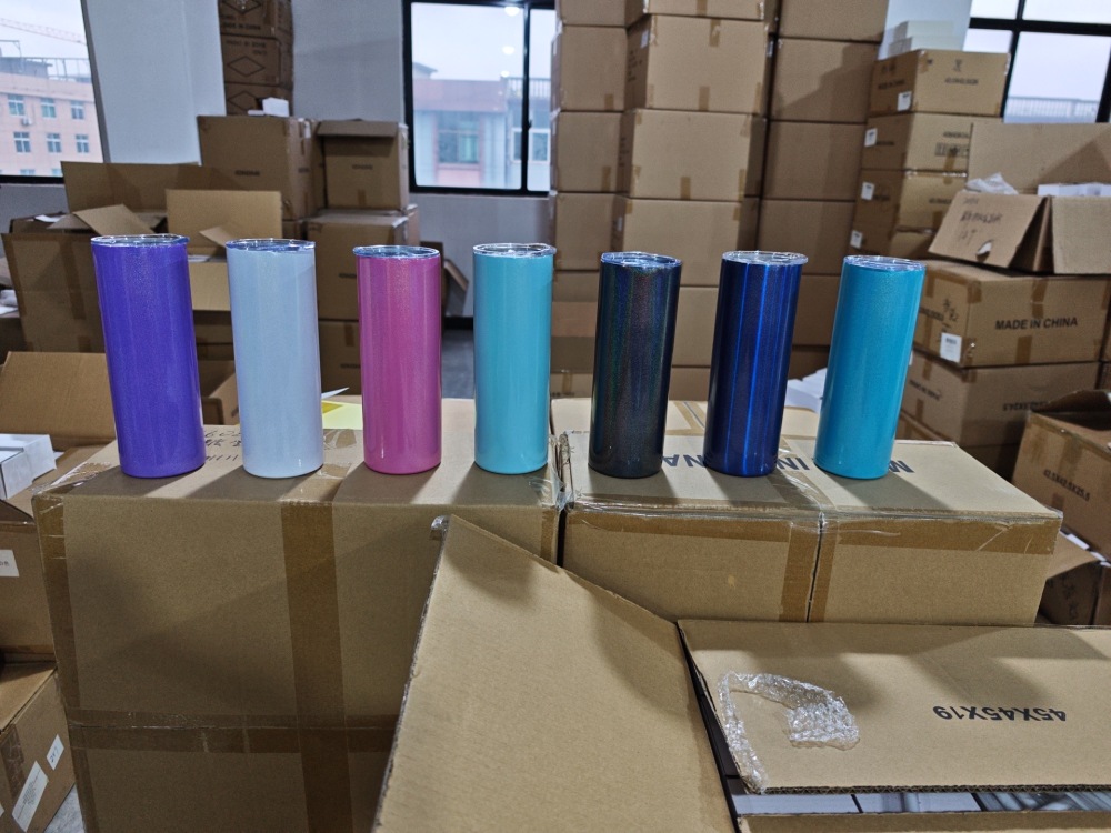 China Warehouse Clearance Price: Glass Can Glass Water Bottle Snowglobe Plastic Bottle Mixed Color 20-40oz Powder Coated Tumbler 16/20oz Sublimation Coffee Mug