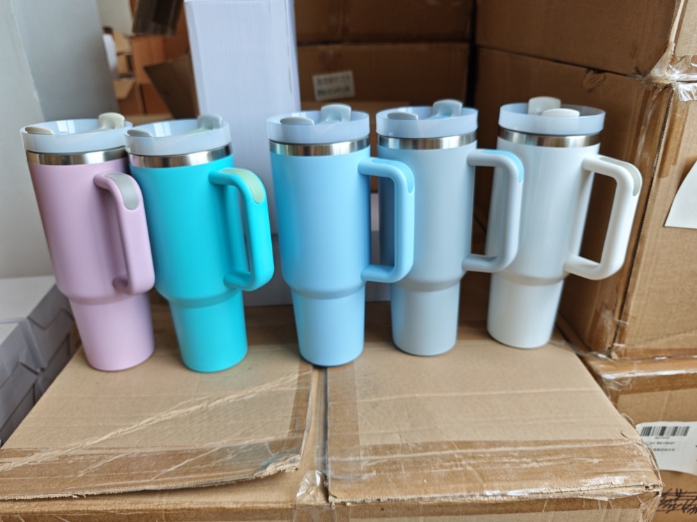China Warehouse Clearance Price: Glass Can Glass Water Bottle Snowglobe Plastic Bottle Mixed Color 20-40oz Powder Coated Tumbler 16/20oz Sublimation Coffee Mug