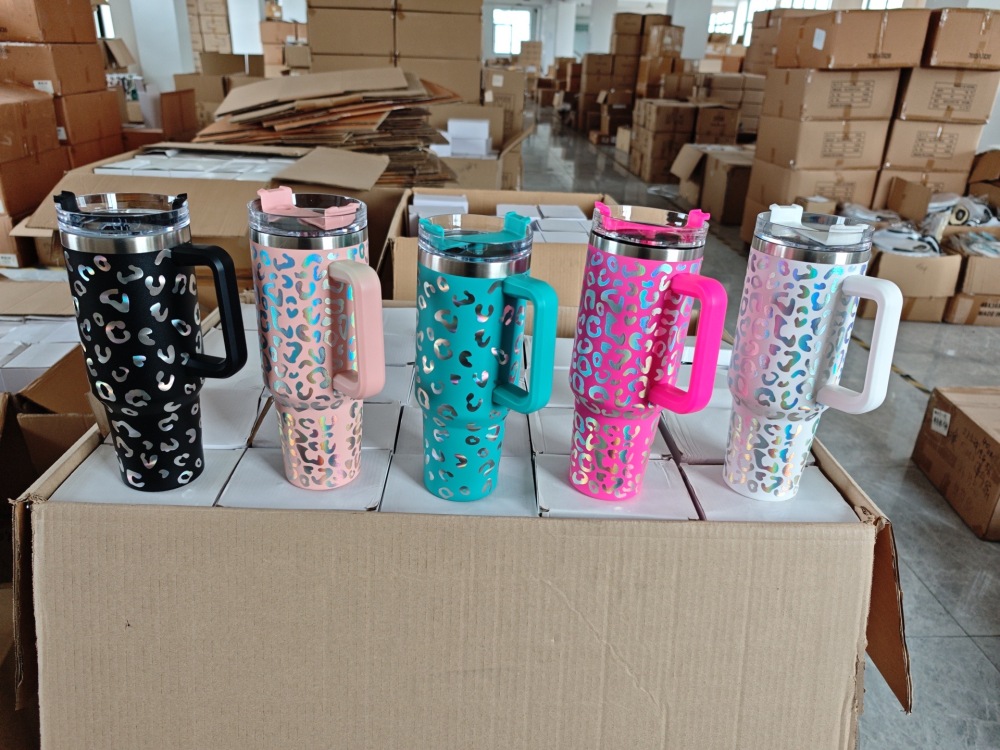 China Warehouse Clearance Price: Glass Can Glass Water Bottle Snowglobe Plastic Bottle Mixed Color 20-40oz Powder Coated Tumbler 16/20oz Sublimation Coffee Mug