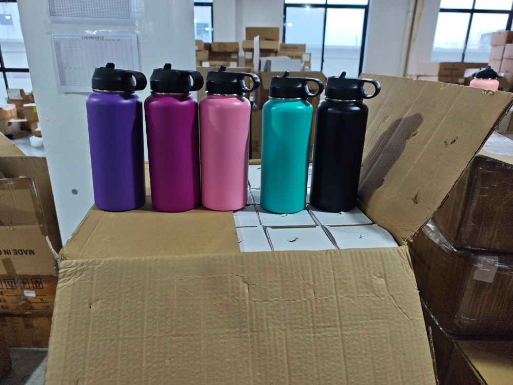 China Warehouse Clearance Price: Glass Can Glass Water Bottle Snowglobe Plastic Bottle Mixed Color 20-40oz Powder Coated Tumbler 16/20oz Sublimation Coffee Mug