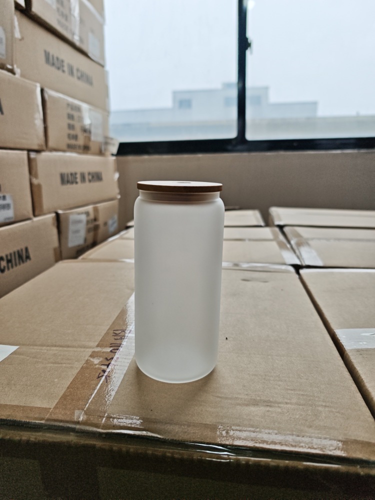 China Warehouse Clearance Price: Glass Can Glass Water Bottle Snowglobe Plastic Bottle Mixed Color 20-40oz Powder Coated Tumbler 16/20oz Sublimation Coffee Mug