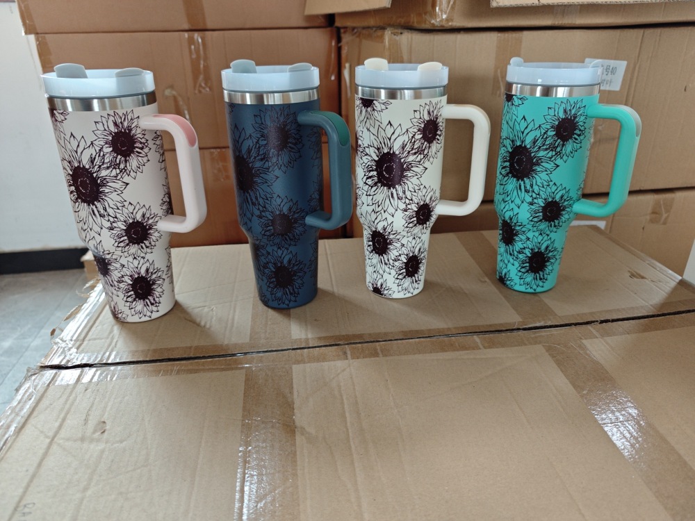 China Warehouse Clearance Price: Glass Can Glass Water Bottle Snowglobe Plastic Bottle Mixed Color 20-40oz Powder Coated Tumbler 16/20oz Sublimation Coffee Mug