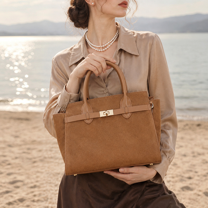 New women's shoulder/crossbody bag, made of frosted suede, large capacity, retro style, perfect for commuting and exuding a sophisticated tote bag.