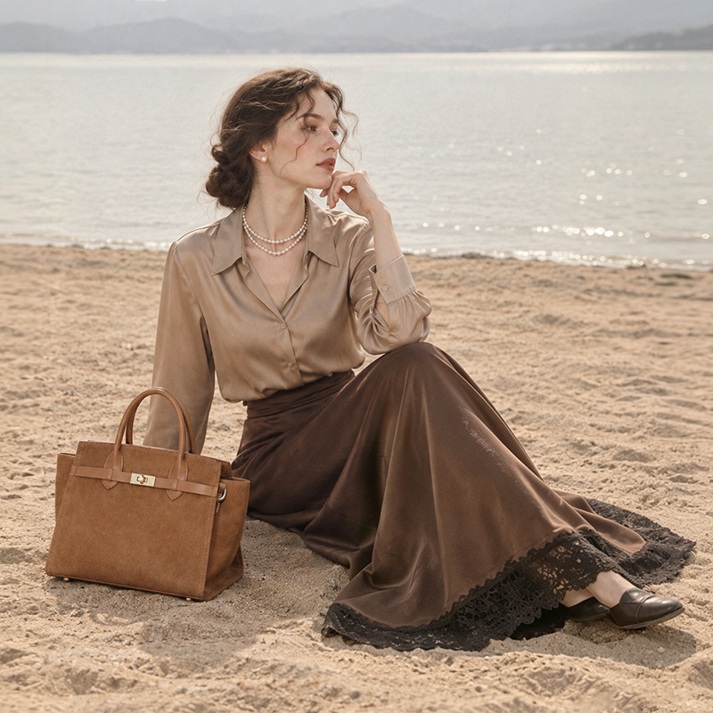 New women's shoulder/crossbody bag, made of frosted suede, large capacity, retro style, perfect for commuting and exuding a sophisticated tote bag.