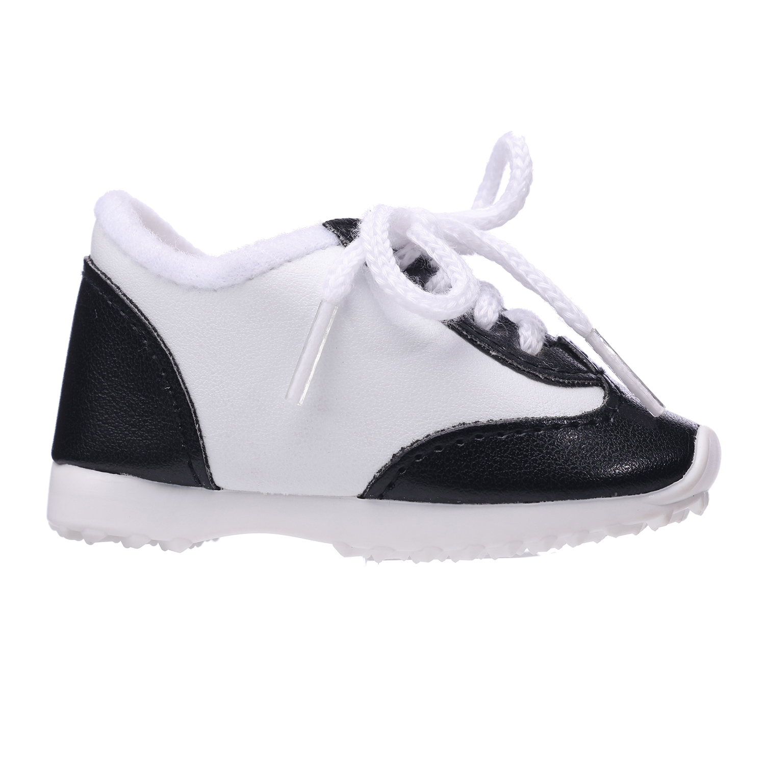 Black & white sports shoes