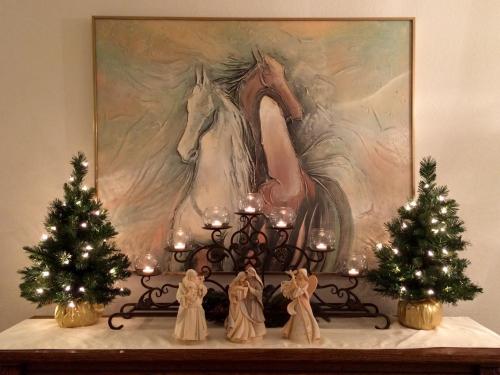 7 Tips for How to Decorate a Small Christmas Tree