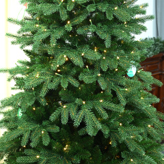 Premium Spruce Artificial Christmas Tree with 918 Branch Tips, Artificial Full Xmas Tree with Foldable Metal Stand, Easy Setup Hinged Artificial Tree for Holiday, Party, Home Decoration, Green