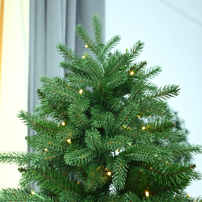 Premium Spruce Artificial Christmas Tree with 918 Branch Tips, Artificial Full Xmas Tree with Foldable Metal Stand, Easy Setup Hinged Artificial Tree for Holiday, Party, Home Decoration, Green
