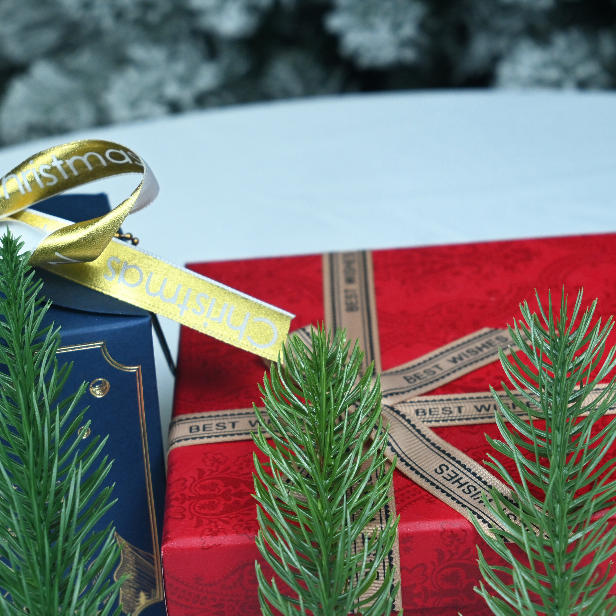 Versatile and Sustainable PE Artificial Leaves for Christmas Trees and Decorations