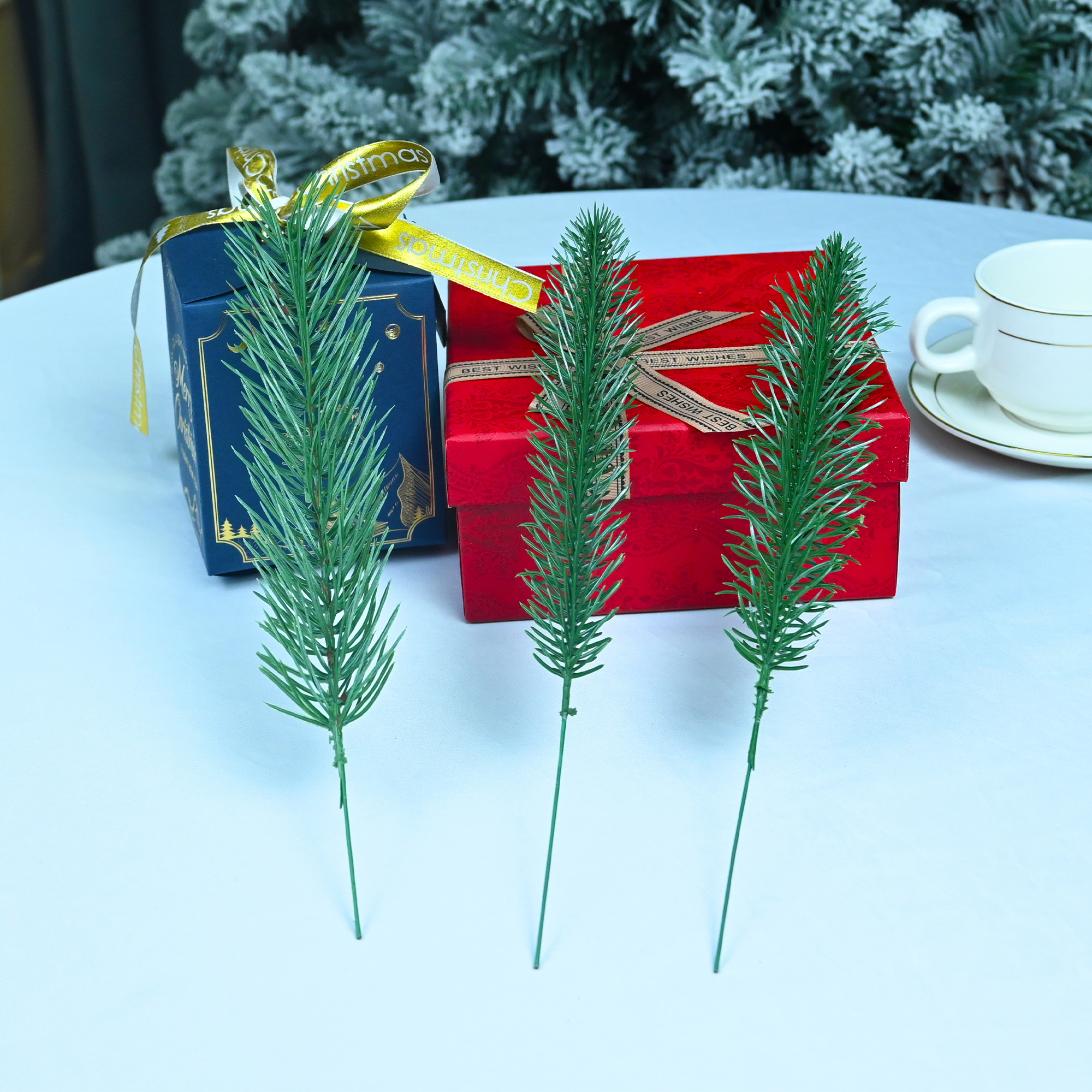 Versatile and Sustainable PE Foliage for Christmas Trees and Decorations