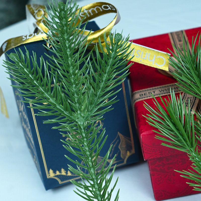 Natural and Sustainable PE Foliage: Perfect for Christmas Trees and Decorations