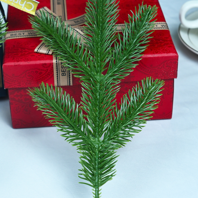 Versatile and Sustainable PE Foliage: Create Stunning Christmas Trees and Decorations with 5-Branch and 3-Branch Varieties