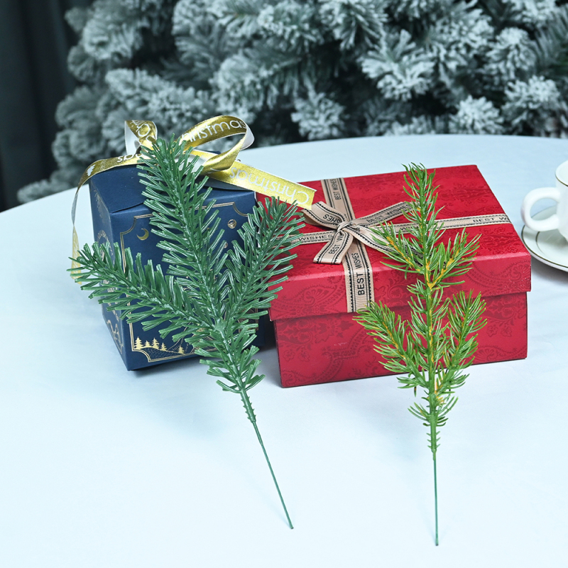 Versatile and Sustainable PE Foliage: Enhance Your Christmas Decorations