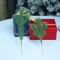 Natural and Sustainable PE Foliage: Perfect for Christmas Trees and Decorations