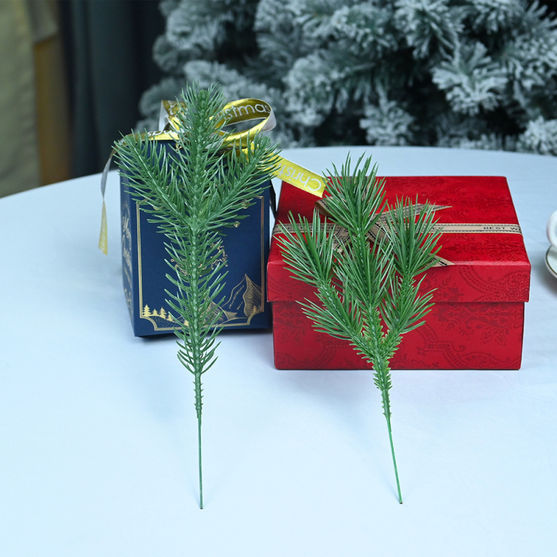 Natural and Sustainable PE Foliage: Perfect for Christmas Trees and Decorations