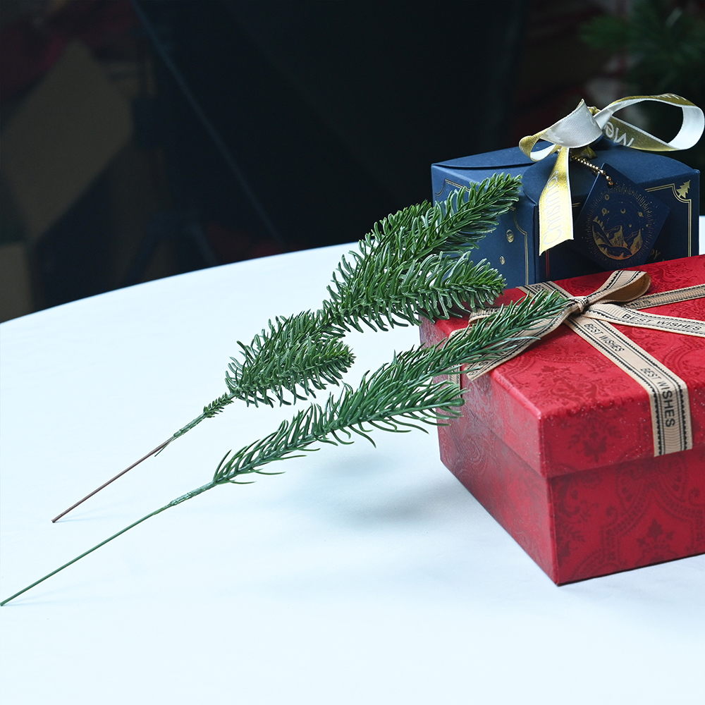 Sustainable PE Foliage: Enhance Your Christmas Decor with Lifelike Options