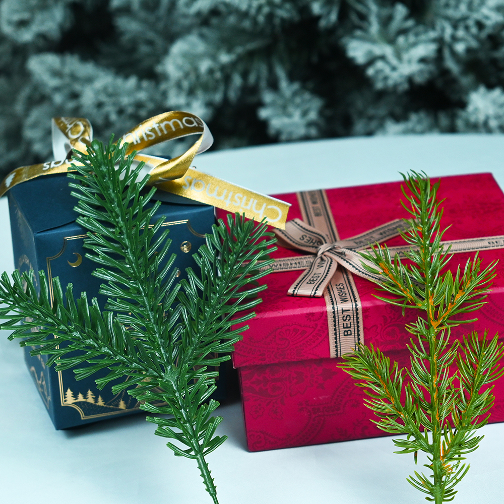Versatile and Sustainable PE Foliage: Enhance Your Christmas Decorations
