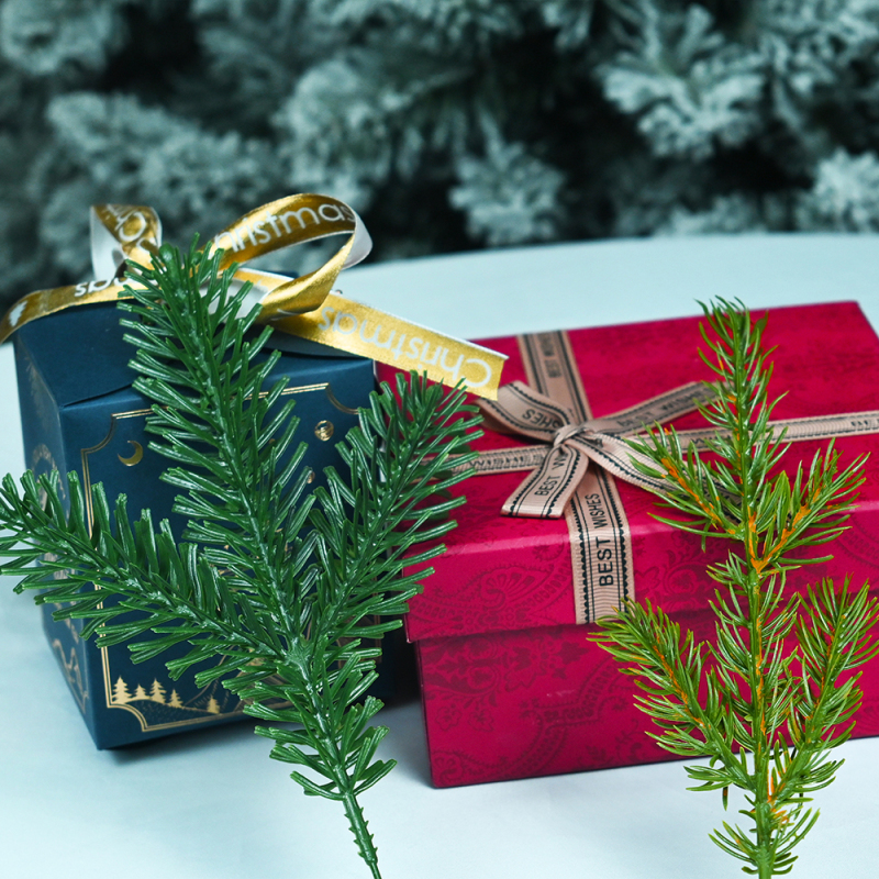 Versatile and Sustainable PE Foliage: Enhance Your Christmas Decorations