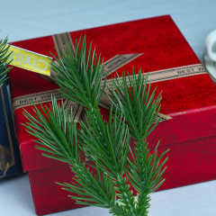 Natural and Sustainable PE Foliage: Perfect for Christmas Trees and Decorations