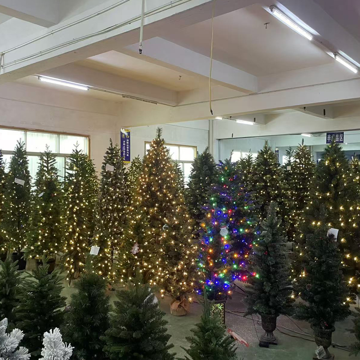 2026 Artificial Christmas Tree Trends: What Wholesalers Need to Know