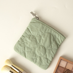 Quilted Flower Pattern Fabric Zipper Cosmetic Bag with Personalized Logo Skincare Cosmetic Pouch Cute Gift