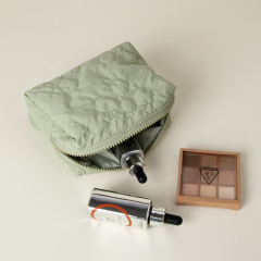 Quilted Flower Pattern Fabric Zipper Cosmetic Bag with Personalized Logo Skincare Cosmetic Pouch Cute Gift