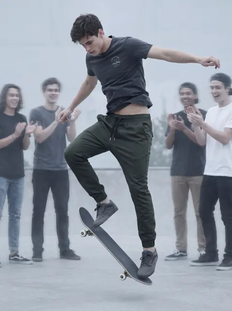 Men's Slim-Fit Chino Joggers - Army Green