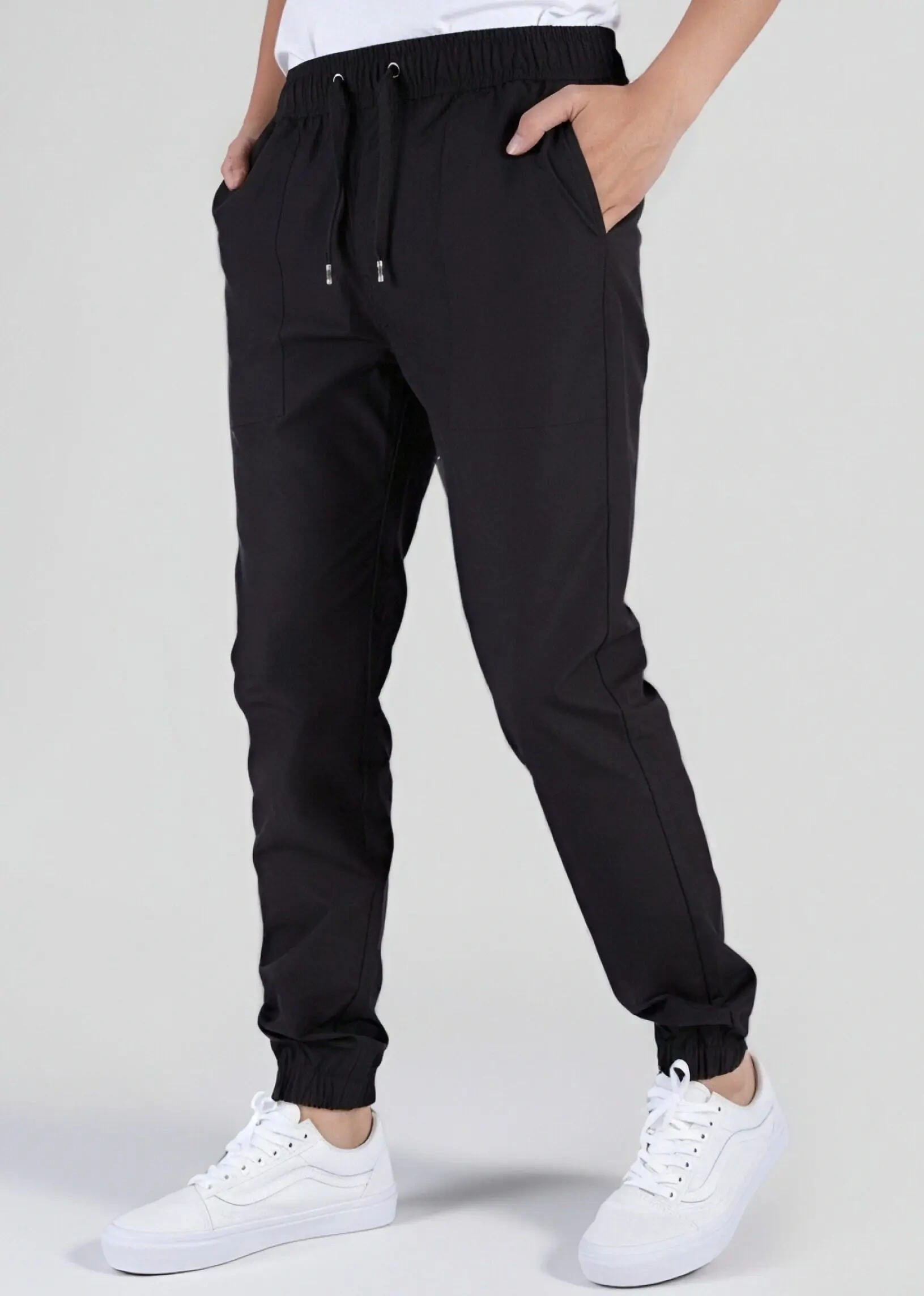 Man Lightweight Jogger Pants Slim Fit Black