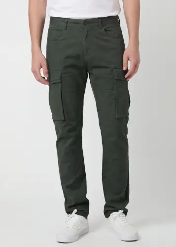 Front view of ItalyMorn men's army green cargo pants on a model, featuring a classic straight-leg fit, functional side cargo pockets, and paired with white sneakers for a casual everyday look.