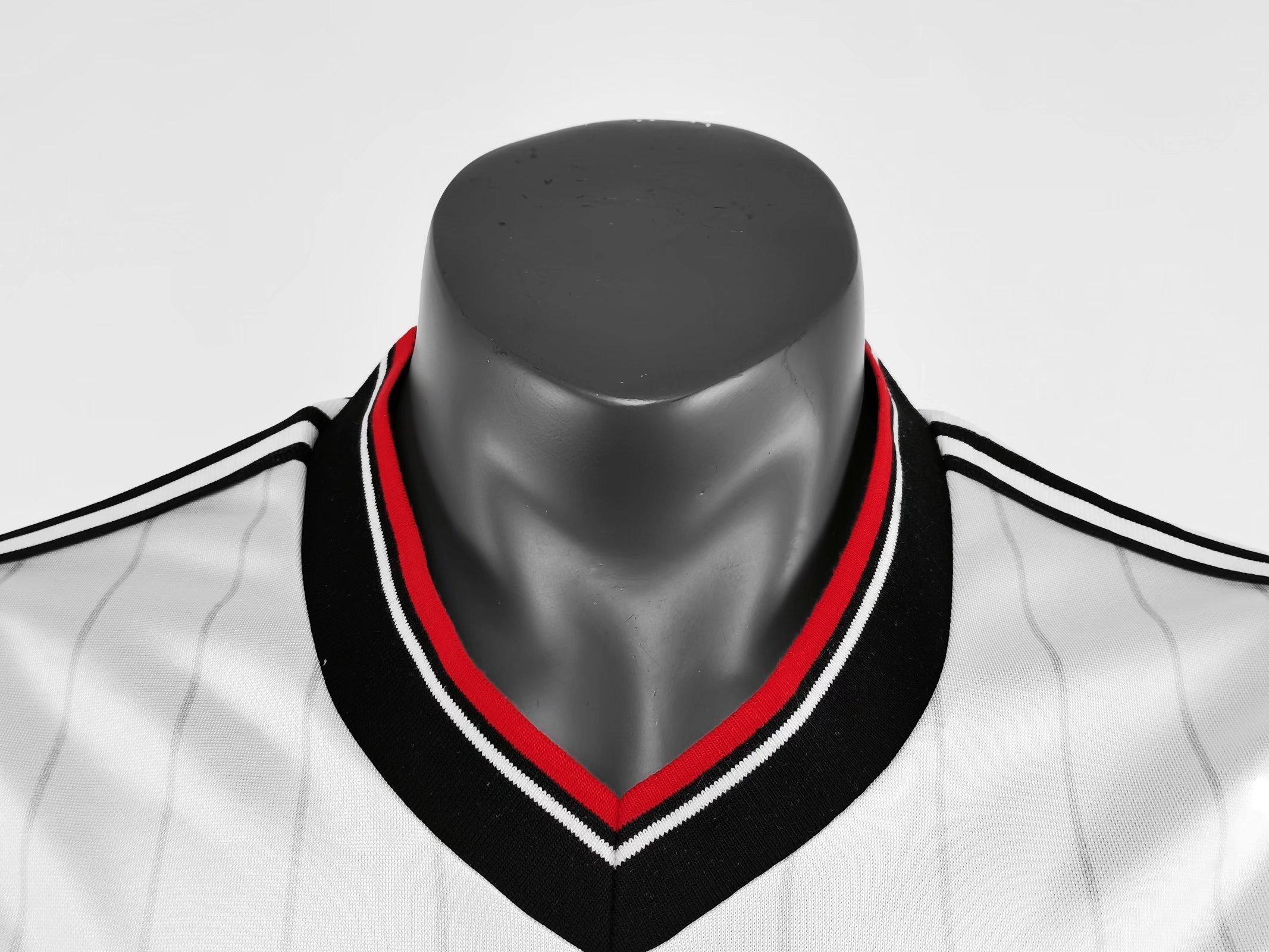 1983 Manchester United Away Retro jersey
