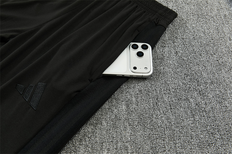 26/27 Manchester United Black Tracksuits