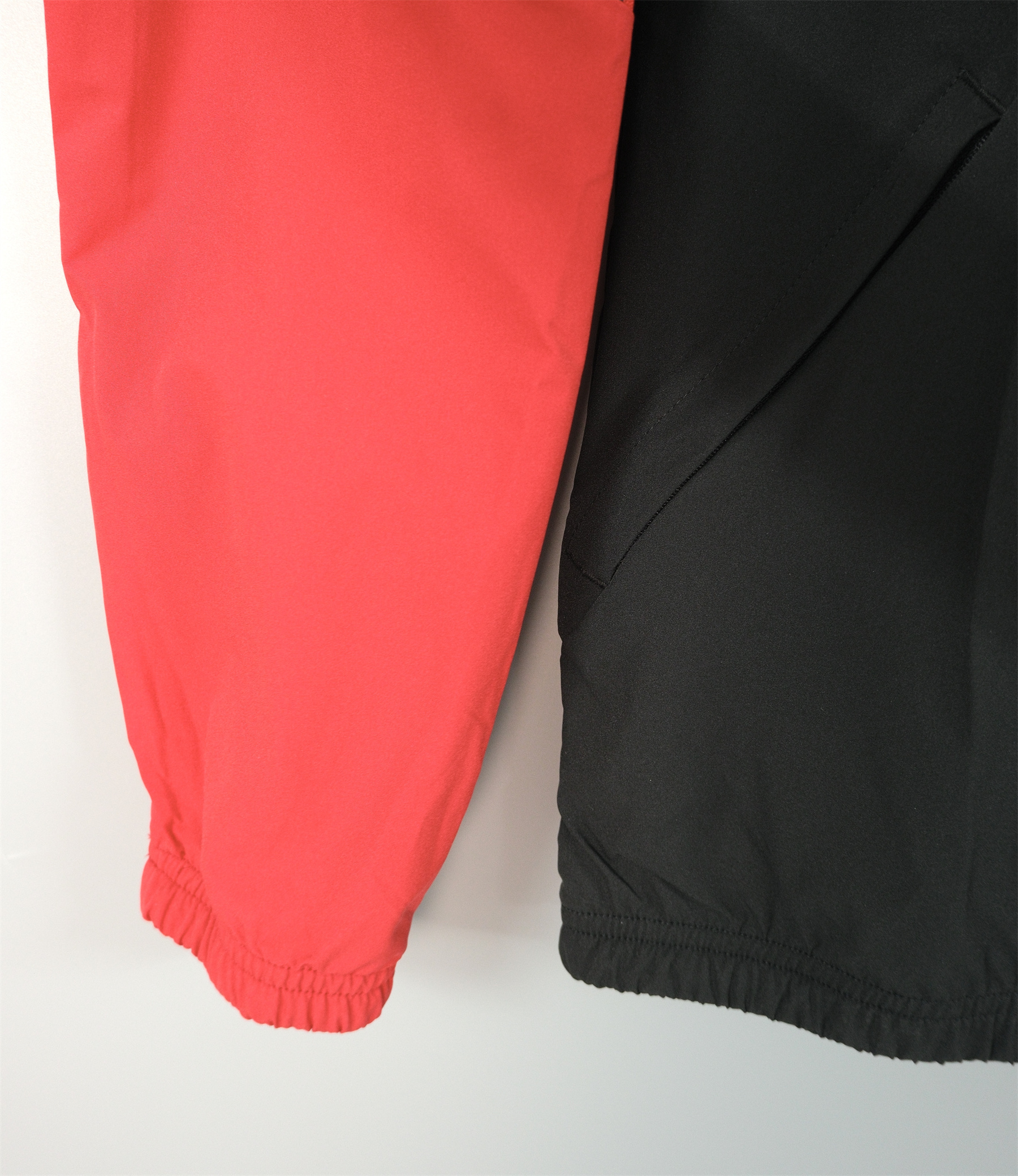 26/27 Manchester United Black Hooded Windbreaker