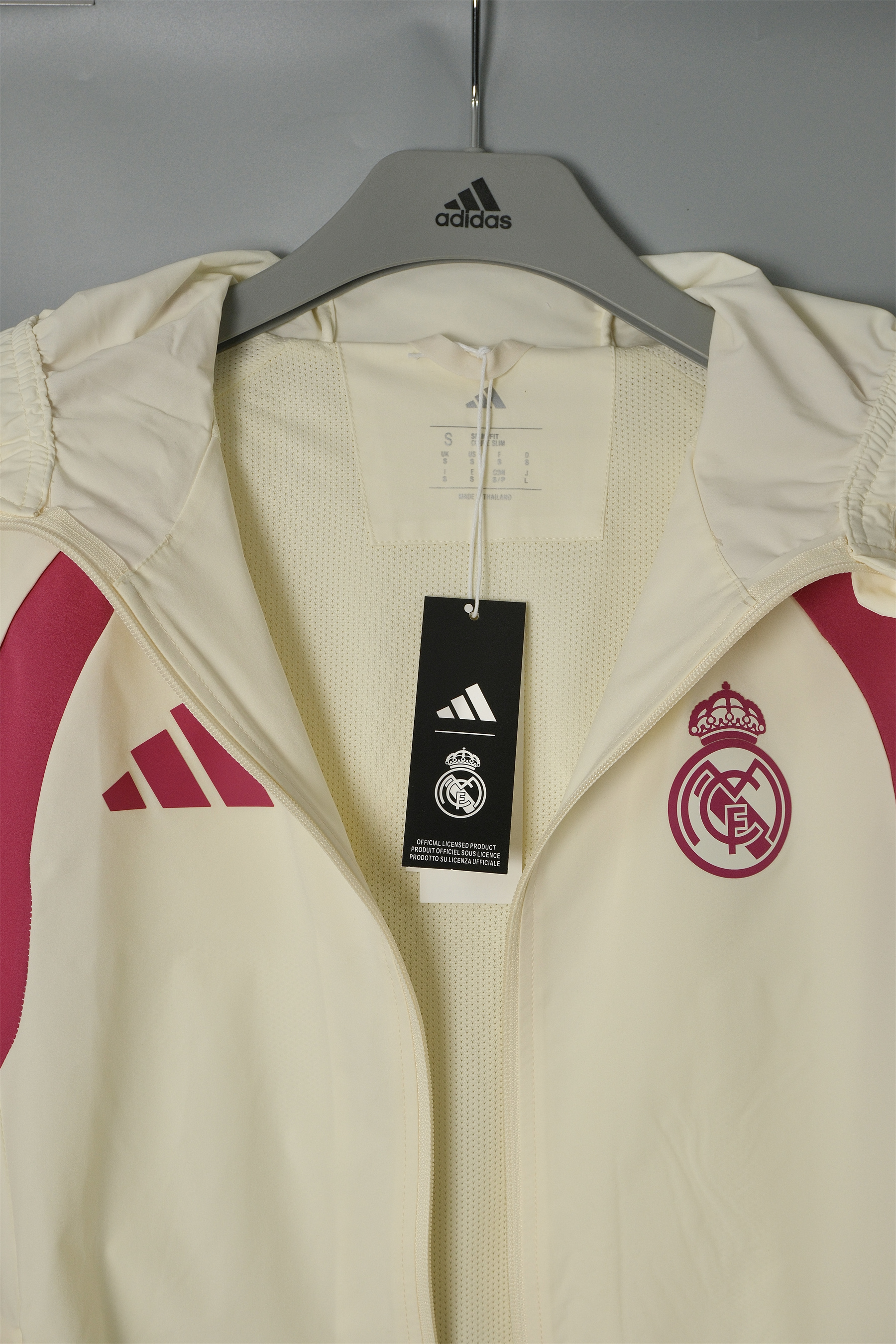 26/27 Real Madrid Beige Hooded Windbreaker