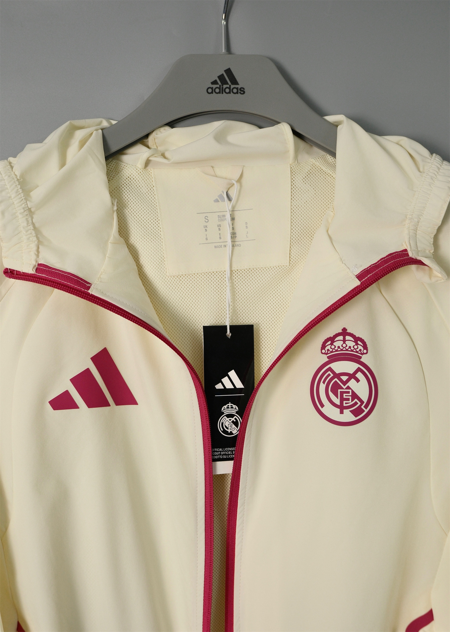 26/27 Real Madrid Beige Hooded Windbreaker