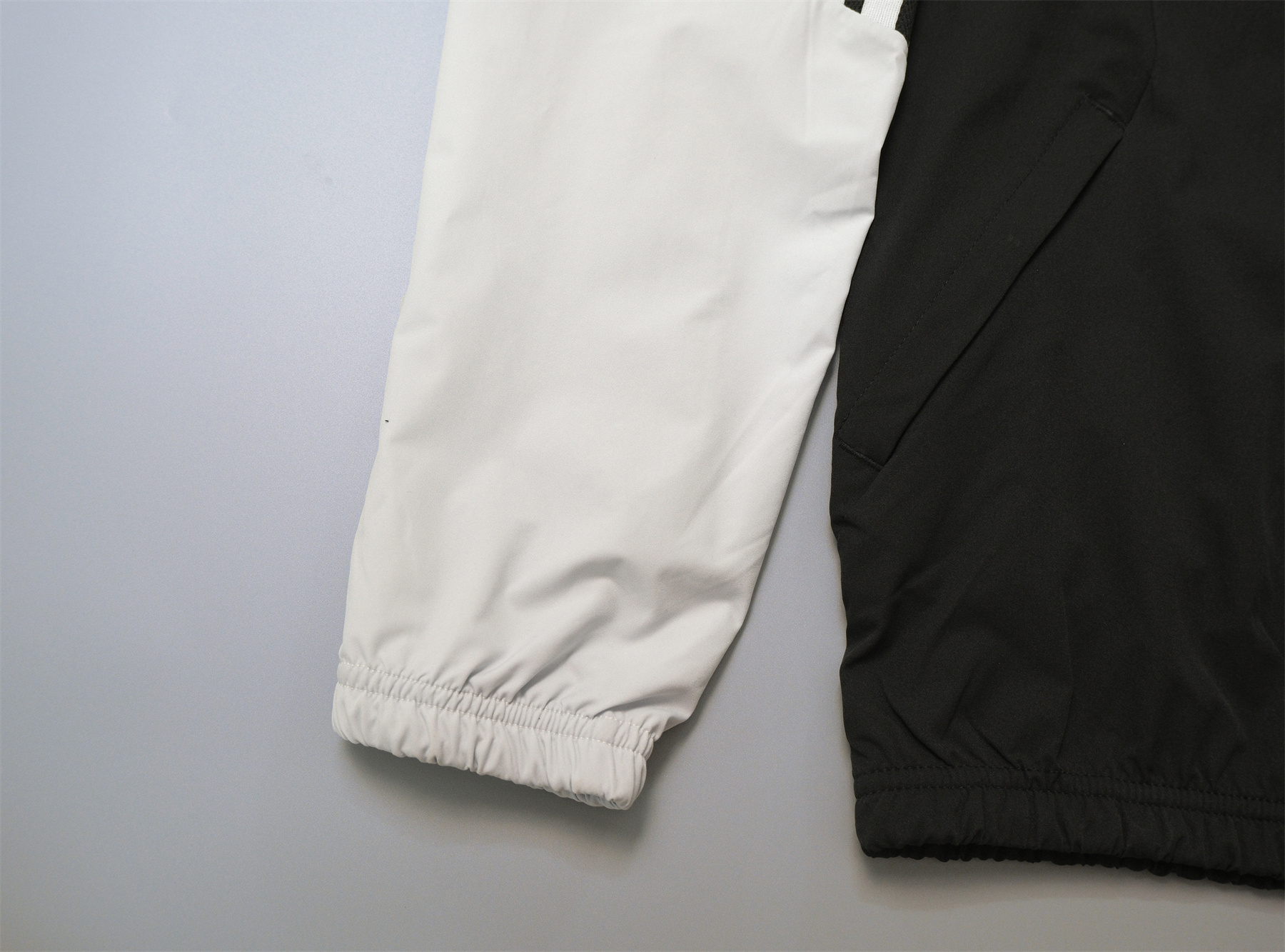 26/27 Real Madrid Black Hooded Windbreaker
