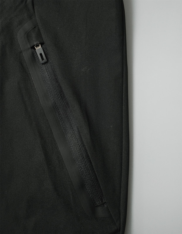 26/27 Manchester United Black Hooded Windbreaker