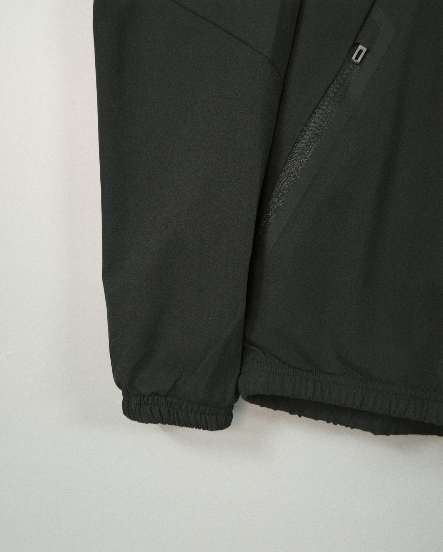 26/27 Arsenal Black Hooded Windbreaker